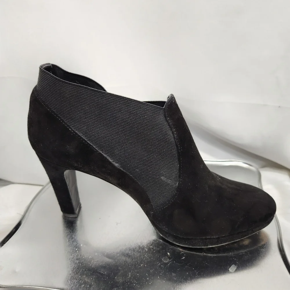 Vaneli Suede Leather Heeled Pull On Ankle Booties Size 9W